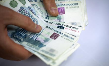 Rosyjski rubel nie jest jedyną walutą, która w ostatnim czasie mocno straciła na wartości.