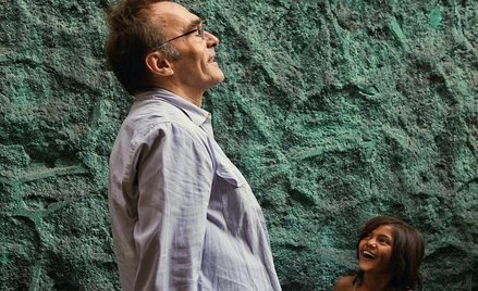 Danny Boyle na planie filmu „Slumdog. Milioner z ulicy”