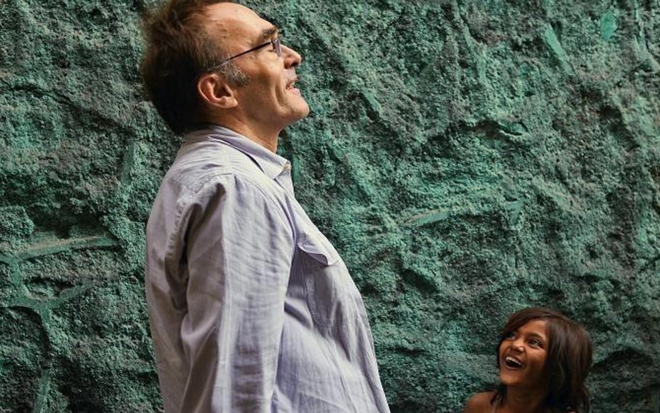 Danny Boyle na planie filmu „Slumdog. Milioner z ulicy”