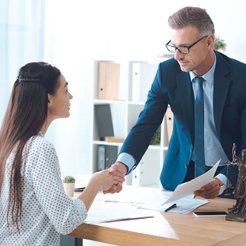 Co decyduje o tym, że jednemu prawnikowi klient chce powierzyć prowadzenie życiowej sprawy, a z drug