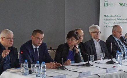 Uczestnicy seminarium „Gospodarka i administracja publiczna”
