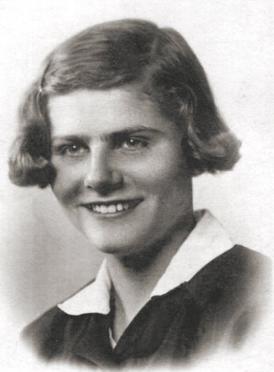 Ewa Matuszewska, ps. Mewa (1919–1944) – absolwentka „Słowaka”, komendantka sanitariatu w pułku „Basz