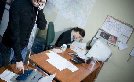 Dłużej w pracy za mniejsze pieniądze