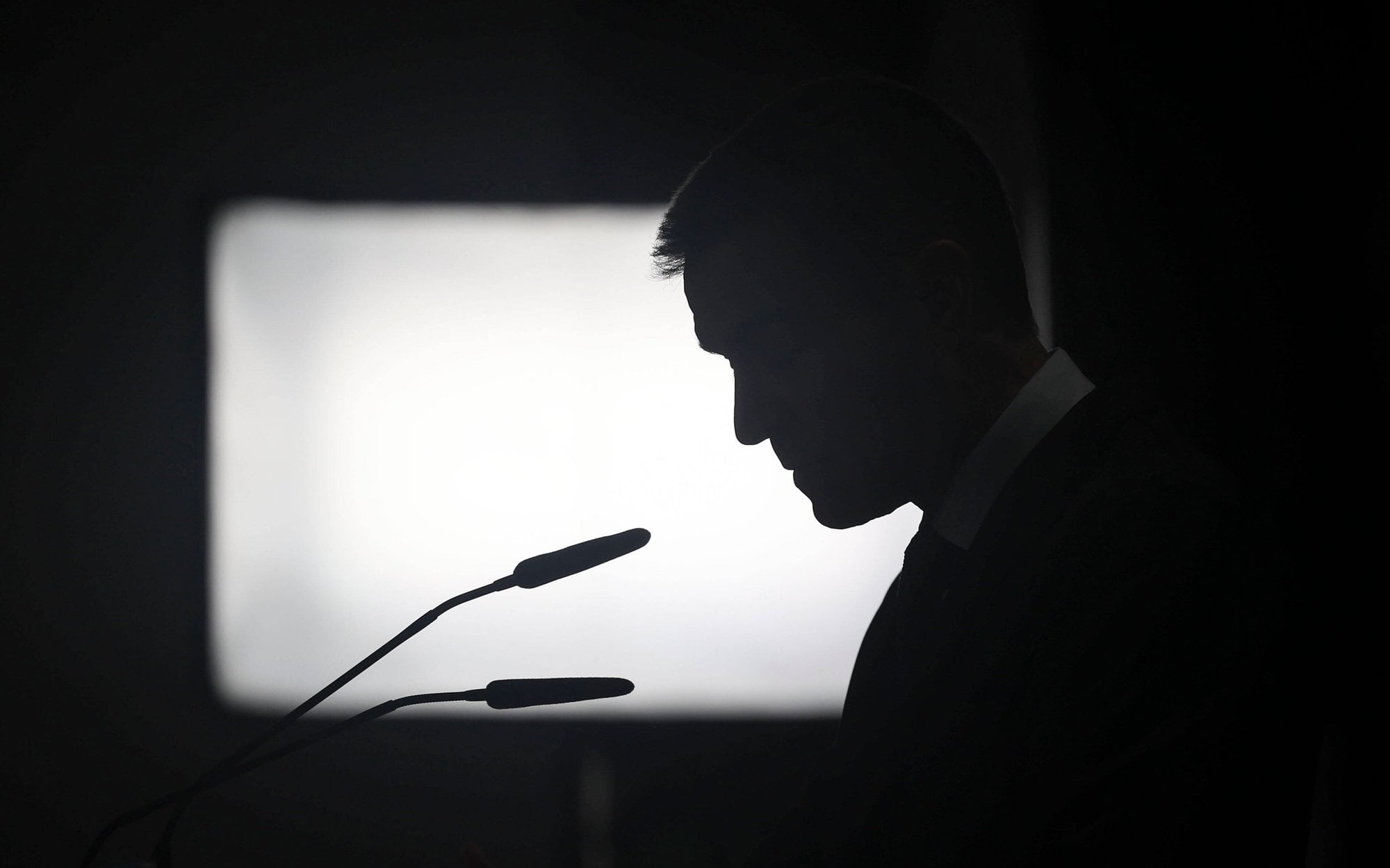 Pedro Sánchez, mistrz walki z Donaldem Trumpem