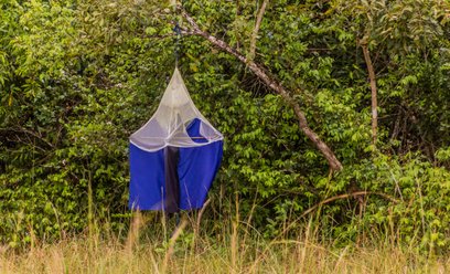 Pułapka na muchy tse-tse w Ziwa Rhino Sanctuary w Ugandzie