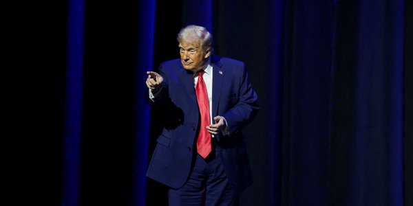 Fala krytyki wobec Donalda Trumpa po jego wpisie. „Nie popełniłem błędu”; film z Obamami usunięty