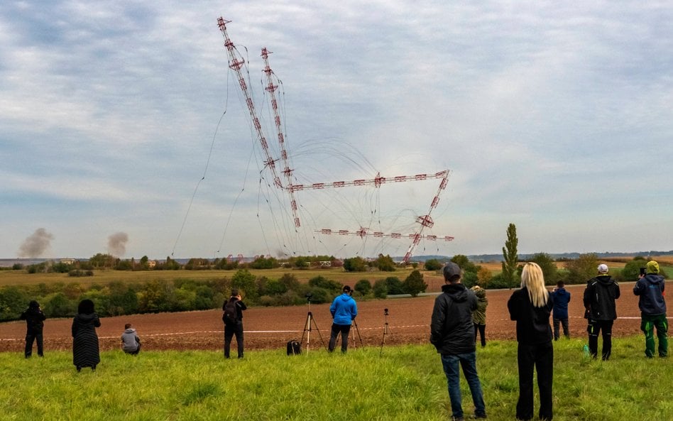 Dwa maszty Liblice B zostały równocześnie zdetonowane