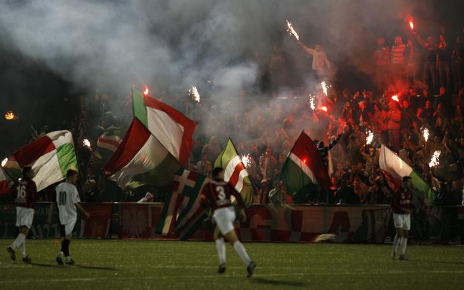 Sąd będzie mógł karać na odległość stadionowych chuliganów