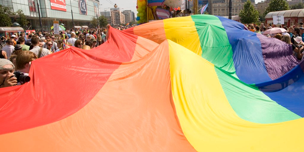 Samorządy zaczynają wycofywać się z uchwał o LGBT