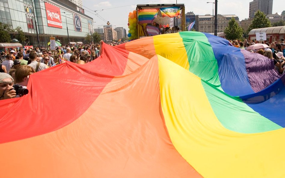 Samorządy zaczynają wycofywać się z uchwał o LGBT