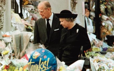 1997 r. Rodzina królewska kilka dni po śmierci księżnej Diany, Balmoral, Szkocja.