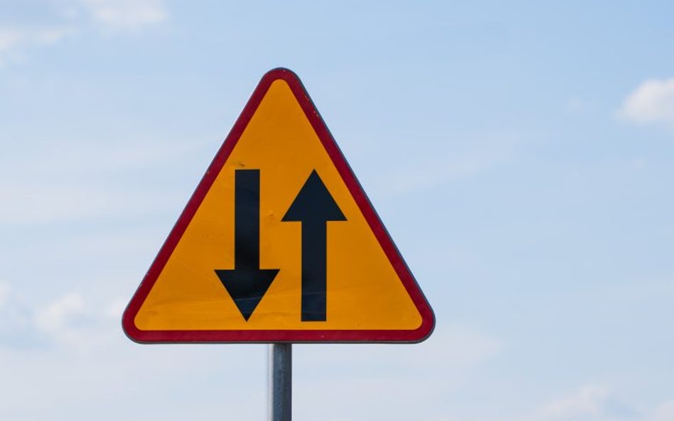 Wykonawca planuje zakończyć roboty związane z instalacją podziemną przed końcem przyszłego miesiąca.