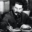 Stalin nie rozstawał się z fajką, zwłaszcza przy pracy. „Jeśli zgasła mu fajka, to zły znak” – mawia