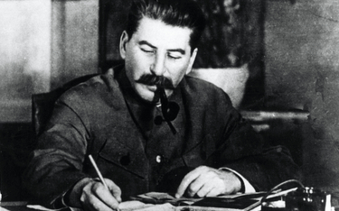 Stalin nie rozstawał się z fajką, zwłaszcza przy pracy. „Jeśli zgasła mu fajka, to zły znak” – mawia