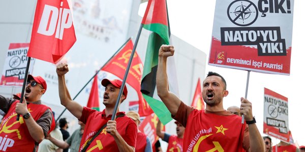 „NATO precz, ten kraj należy do nas”. Protest w czasie szczytu Sojuszu w Ankarze