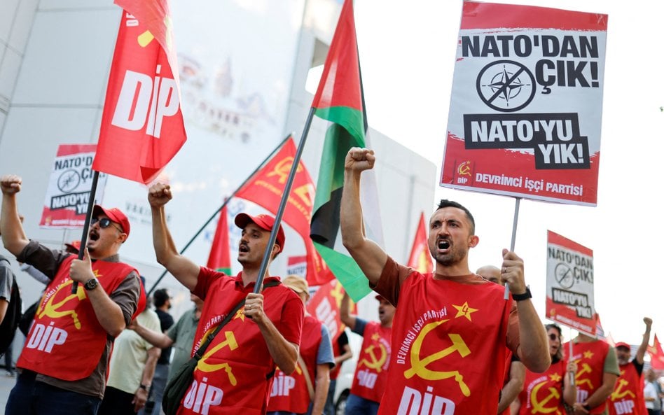Uczestnicy protestu przeciwko szczytowi NATO w Turcji