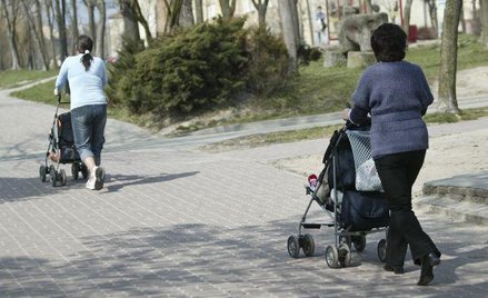 Niania zgłoszona do ZUS może liczyć na zwolnienie od składek od innych umów zlecenia