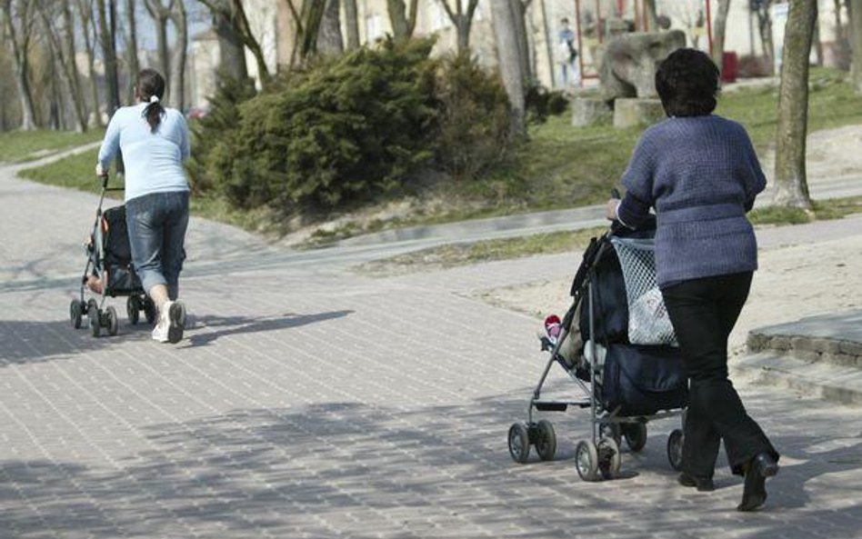 Niania zgłoszona do ZUS może liczyć na zwolnienie od składek od innych umów zlecenia