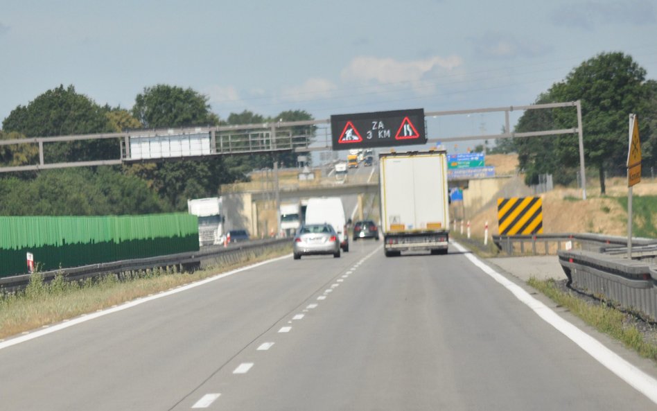 Aktywne znaki zaświecą na głównych drogach