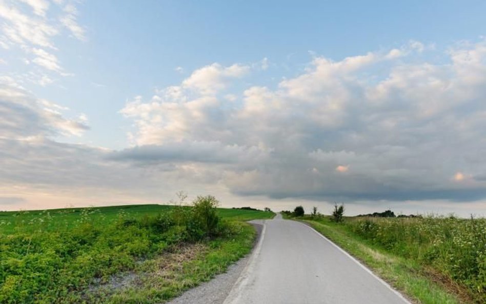 Trwające inwestycje  w poprawę stanu lokalnych tras w regionie są warte kilkadziesiąt milionów złoty