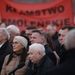 Prezes PiS Jarosław Kaczyński przed Pomnikiem Ofiar Tragedii Smoleńskiej
