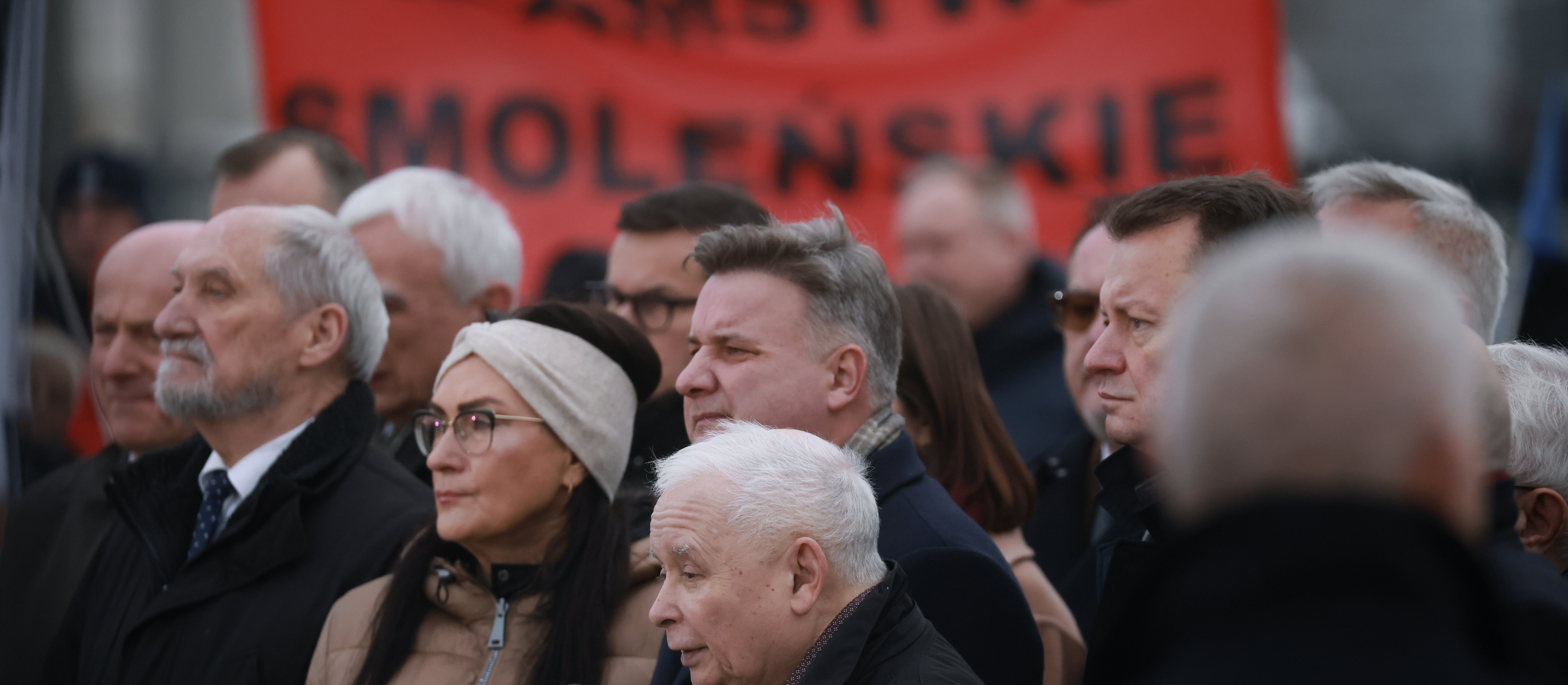 Demonstranci zagłuszali Jarosława Kaczyńskiego przed pomnikiem smoleńskim. Nazwał ich zbrodniarzami
