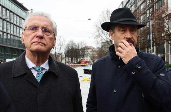 Premier Bawarii Markus Söder na miejscu prawdopodobnego ataku w Monachium