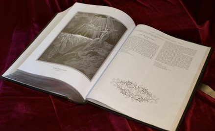 Wydano unikatową Biblię Papieską