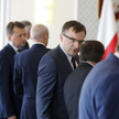 Sondaż: Czy ministrowie powinni przekazać nagrody na cele charytatywne?