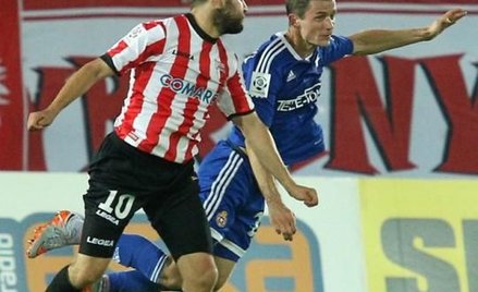 Mateusz Cetnarski (z lewej) i Krzysztof Mączyński zdobyli w derbach po golu