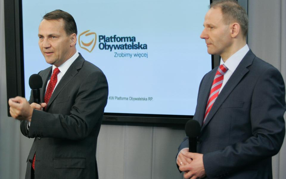 Szef MSZ Radosław Sikorski i europoseł Jacek Protasiewicz