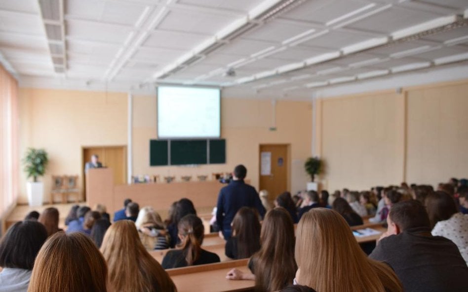 Dane kandydatów na studentów zagrożone - na SGGW skradziono komputer