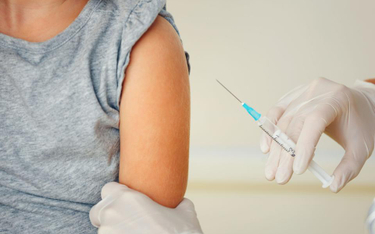 Koronawirus: Wstrzymanie obowiązkowych szczepień
