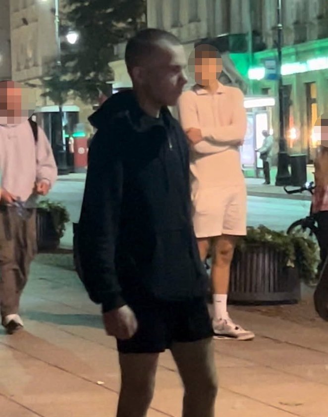 Stołeczna policja prosi o pomoc w identyfikacji młodego mężczyzny (fot. materiały KRP Warszawa I)