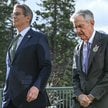 Sekretarz Skarbu Stanów Zjednoczonych Scott Bessent (po lewej) i przewodniczący Rezerwy Federalnej S