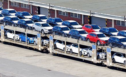 Brak półprzewodników coraz bardziej dotkliwy. Kolejne spadki sprzedaży