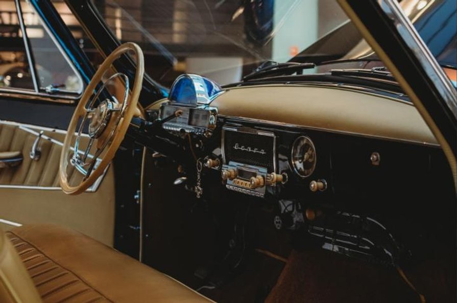 Renowacja przywróciła autu dawny blask. Zadbano dosłownie o każdy detal.