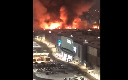 Pożar w centrum handlowym Mega Chimki
