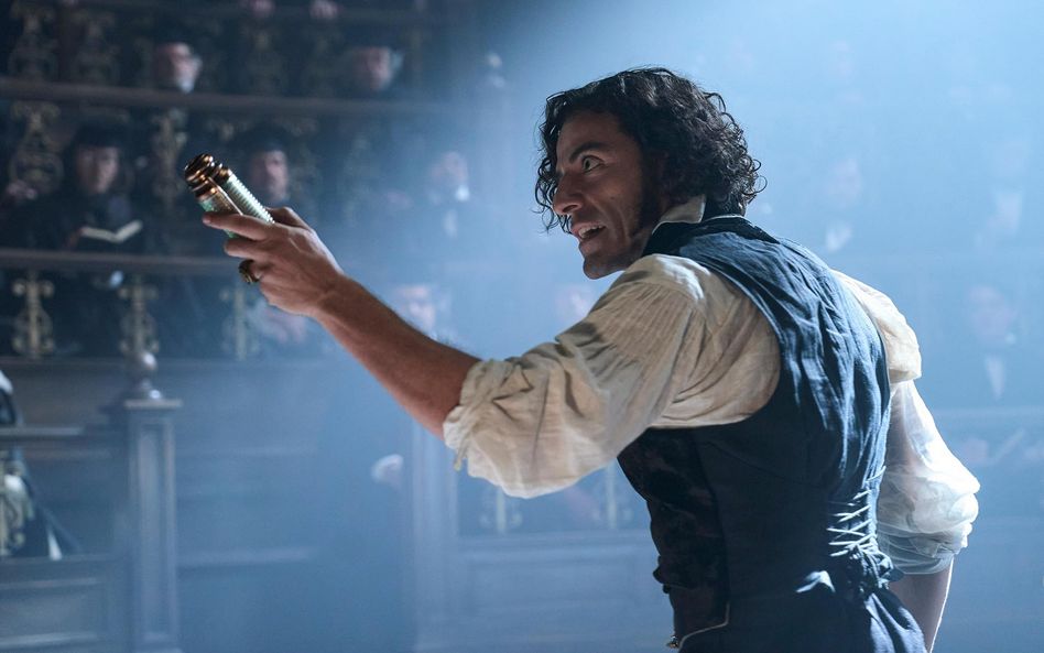 Oscar Isaac jako Frankenstein w filmie Guillermo del Toro