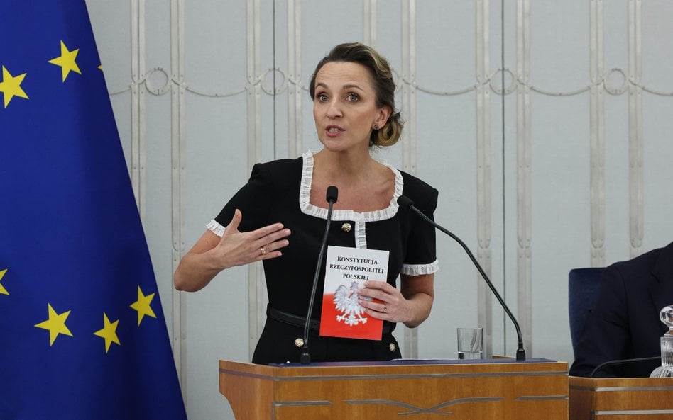 Sylwia Gregorczyk-Abram przemawia na sali obrad Senatu, który zgodził się na jej powołanie