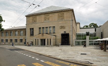 Historyczny budynek Kunsthaus w Zurychu.