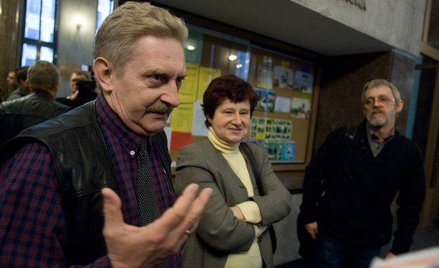 Z lewej: Aleksander i Halina Wierzbiccy rodzice jednej z dziewczynek, z prawej Andrzej Ofmański, nat