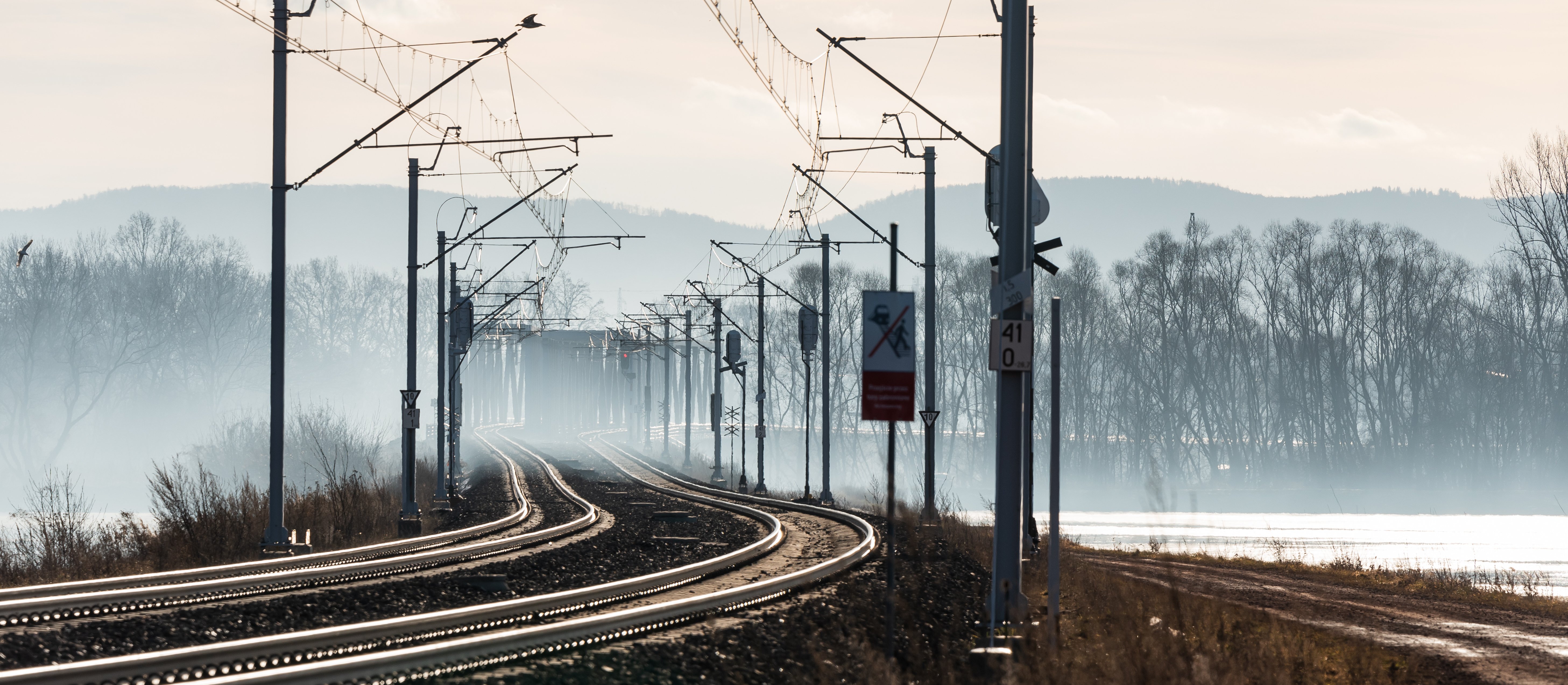 Naboje rozłożone na torach kolejowych w Wielkopolsce. Na miejscu pracuje specjalna grupa śledcza
