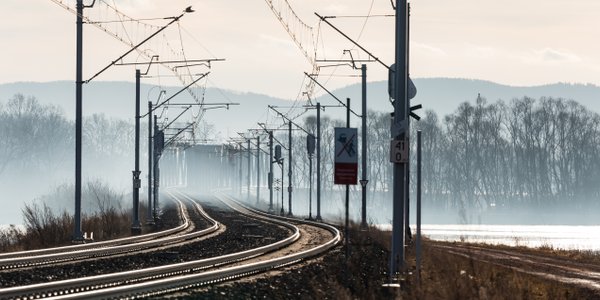 Naboje rozłożone na torach kolejowych w Wielkopolsce. Na miejscu pracuje specjalna grupa śledcza