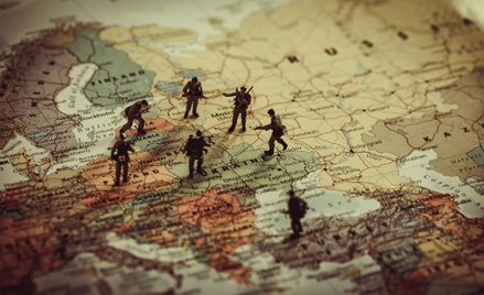 Piotr Kardas, Maciej Gutowski: Czas na korektę postaw wobec UE i NATO