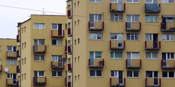 Gminy sprawdzą dochody najemców mieszkań komunalnych — możliwe podwyżki