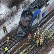 Na przejeździe kolejowym zatrzymał się samochód, w który uderzył pociąg, a następnie drugi nadjeżdża