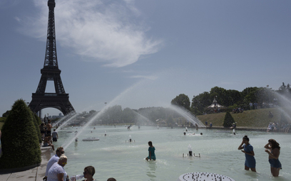 W Paryżu gorąco, gorąco robi się też w relacjach z Waszyngtonem