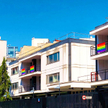 Ambasada USA w Warszawie wywiesiła flagi LGBT