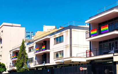Ambasada USA w Warszawie wywiesiła flagi LGBT